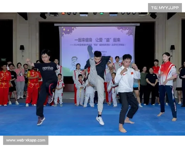 邢佳妮制胜分后与郭清穆文喆紧紧相拥落泪捧回大运会团体金牌 邢佳妮制胜分后与郭清穆文喆紧紧相拥落泪捧回大运会团体金牌